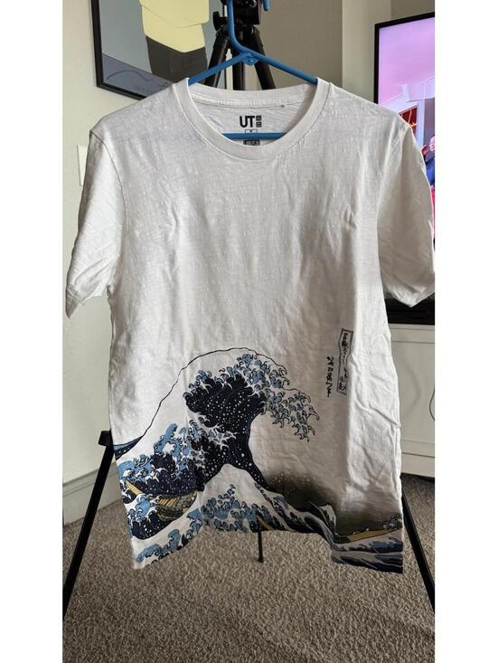Uniqlo Other - Uniqlo UT Hokusai Blue Japanese Great Wave T Shirt Size M